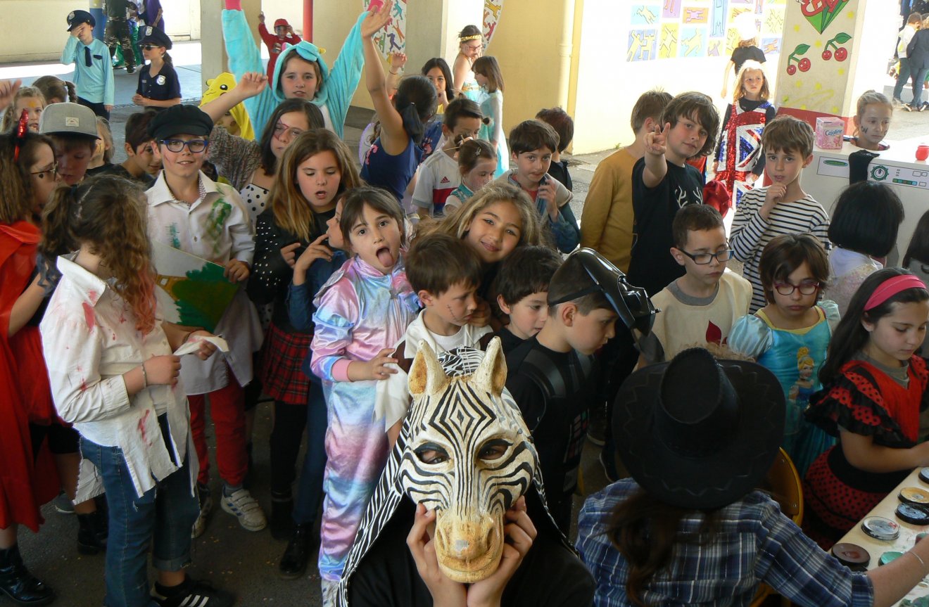 L'école primaire fait son carnaval